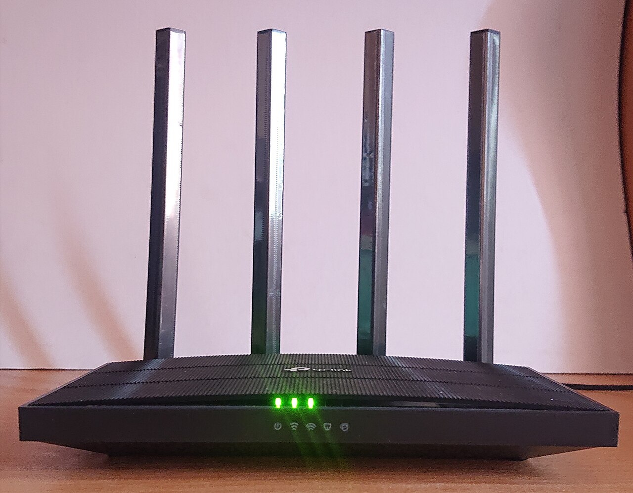 Routeur TP-Link Archer A6 noir photographie de face